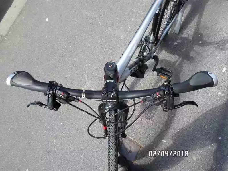 Handlebar & shifters on Cannondale Quick CX 1
